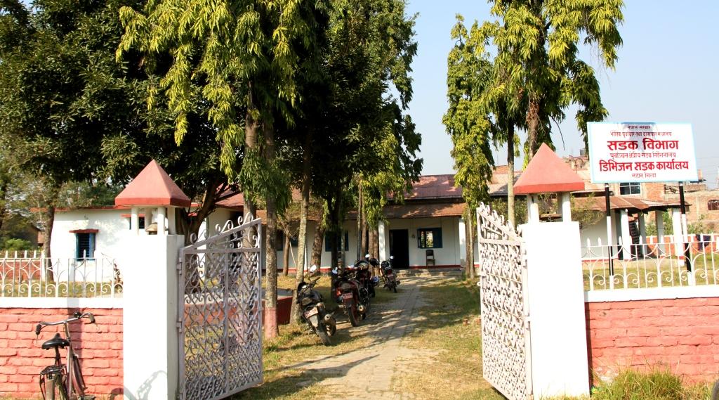 सडक डिभिजनका प्रमुखसहित तीन जना घुससहित पक्राउ