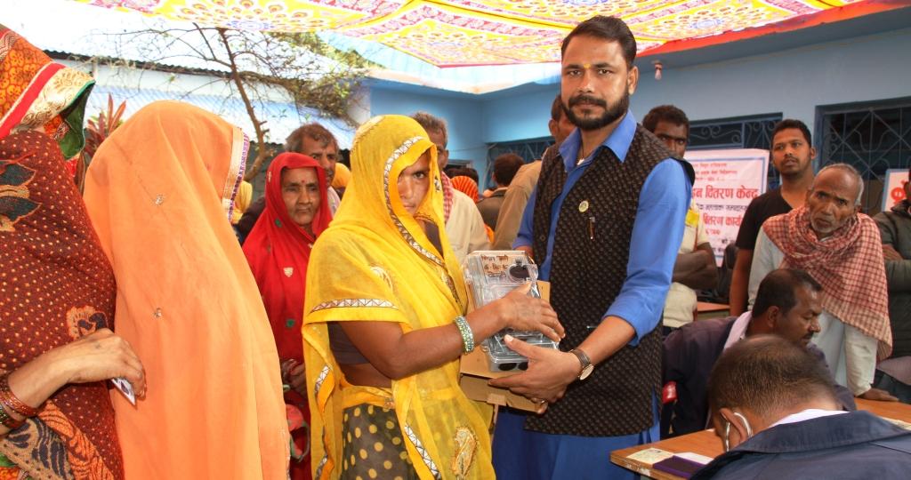 बलान बिहुलका ३ सय अति विपन्न परिवारलाई निःशुल्क विद्युत मिटर