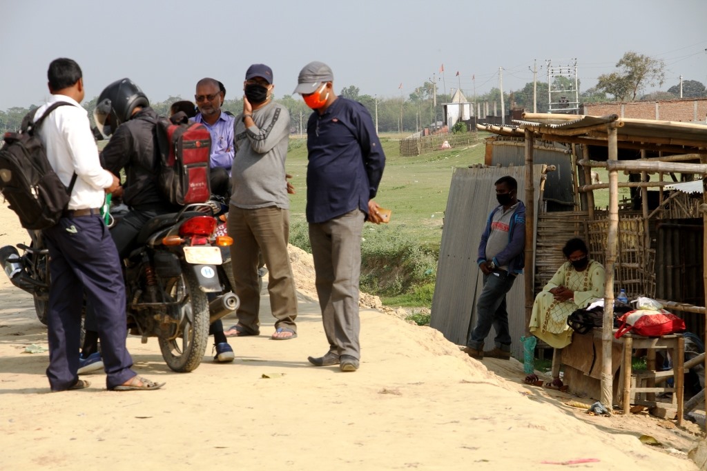 बेल्ही भन्सारमा ६ जना नेपाली नागरिक अलपत्र