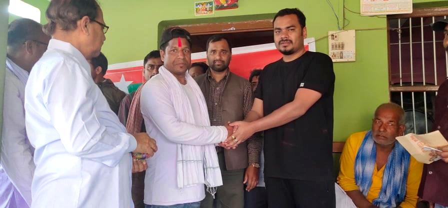 दुई दर्जन नेता तथा कार्यकर्ता समाजवादी पार्टीमा प्रवेश