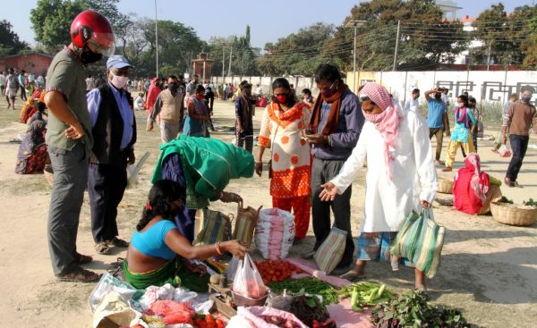 रङ्गशालामा हाटबजार, कायम भएन सामाजिक दूरी