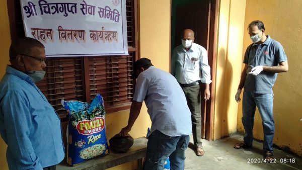 चित्रगुप्त सेवा समितिद्वारा स्वजातीयलाई राहत वितरण