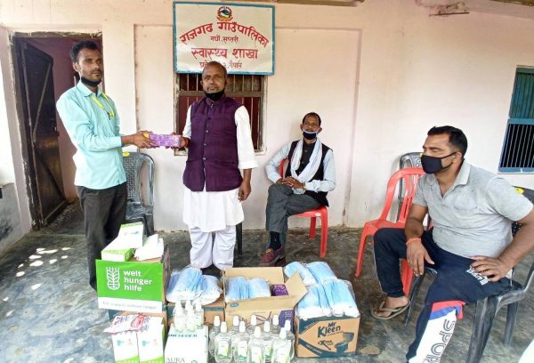 स्थानीय सरकारलाई स्वास्थ्य सामग्री हस्तान्तरण