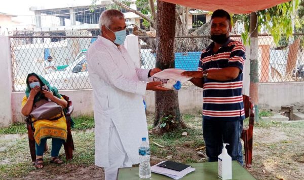 राष्ट्रिय सभा सदस्य प्याकुरेलद्वारा पीपीई लगायतका सामग्री सहयोग