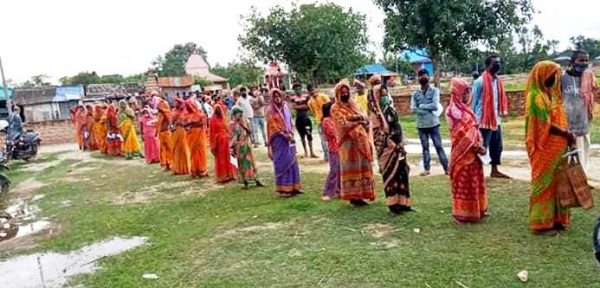 गैरजिम्मेवार जनप्रतिनिधीः लकडाउनको ४३औं दिनमा सदा वस्तीमा राहत