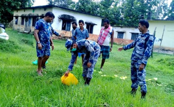 सशस्त्र प्रहरीद्वारा अवैध घरेलु मदिरा नष्ट