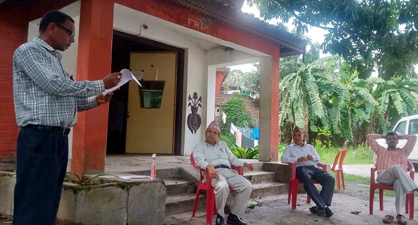 दलित अगुवाहरुद्वारा प्रमुख जिल्ला अधिकारीलाई ज्ञापन–पत्र