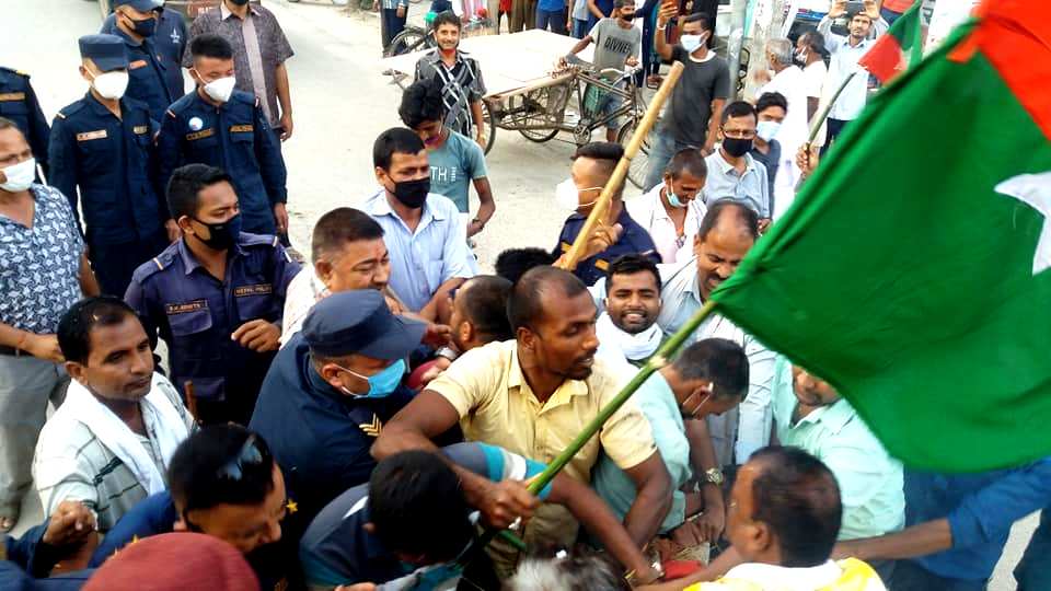 नागरिकता विधेयक विरुद्ध राजविराजमा प्रधानमन्त्रीको पुतला दहन