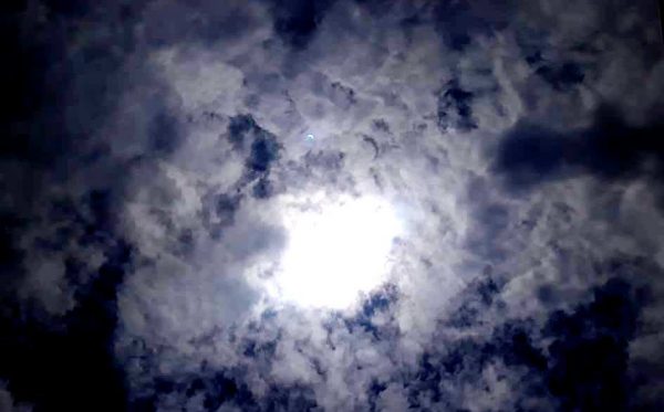 महा सूर्य ग्रहण २.२३ बजे मोक्ष प्राप्त गर्दै