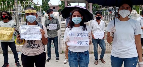 सरकारको कार्यशैलीप्रति असन्तुष्टि जनाउँदै राजविराजमा प्रदर्शन(फोटो फिचर समेत)