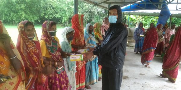 तिलाठी कोइलाडी गाउँपालिकाद्वारा ६० बर्ष नाघेका वृद्धवृद्धालाई ‘भिटामिन सी’ वितरण