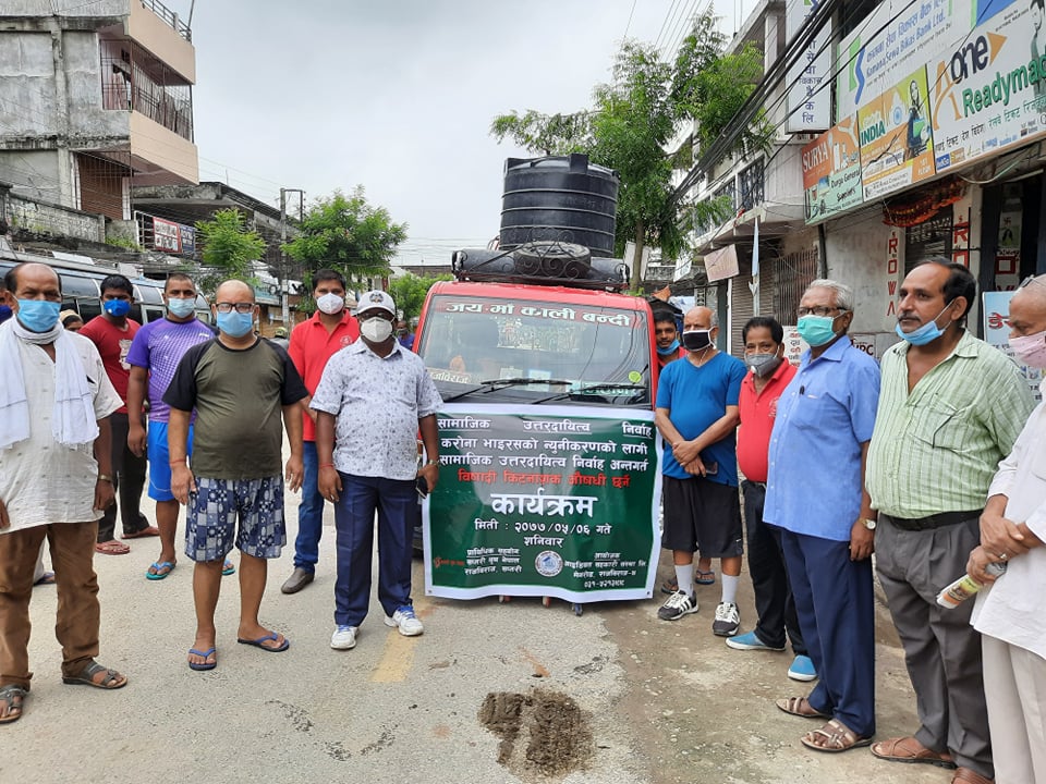 सामाजिक उत्तरदायित्व निर्वाह गर्दै सहकारीः कोरोनाको जोखिम कम किटनासक औषधी