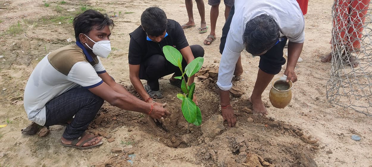 भारतको ७४औं स्वतन्त्रता दिवसका अवसरमा छिन्नमस्ता मन्दिर प्रांगणमा वृक्षारोपण