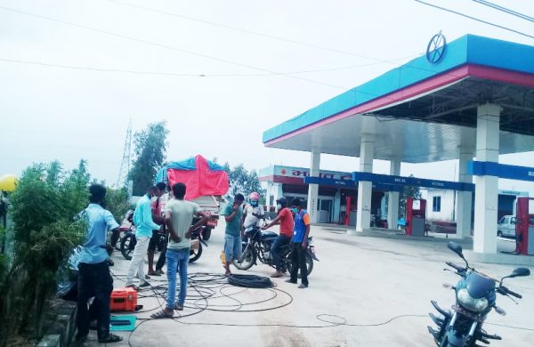पेट्रोल पम्प सञ्चालकले अप्टिकल फाईवर काटिदिएपछि सप्तरीको पुर्वी क्षेत्रमा इन्टरनेट सेवा अवरुद्ध