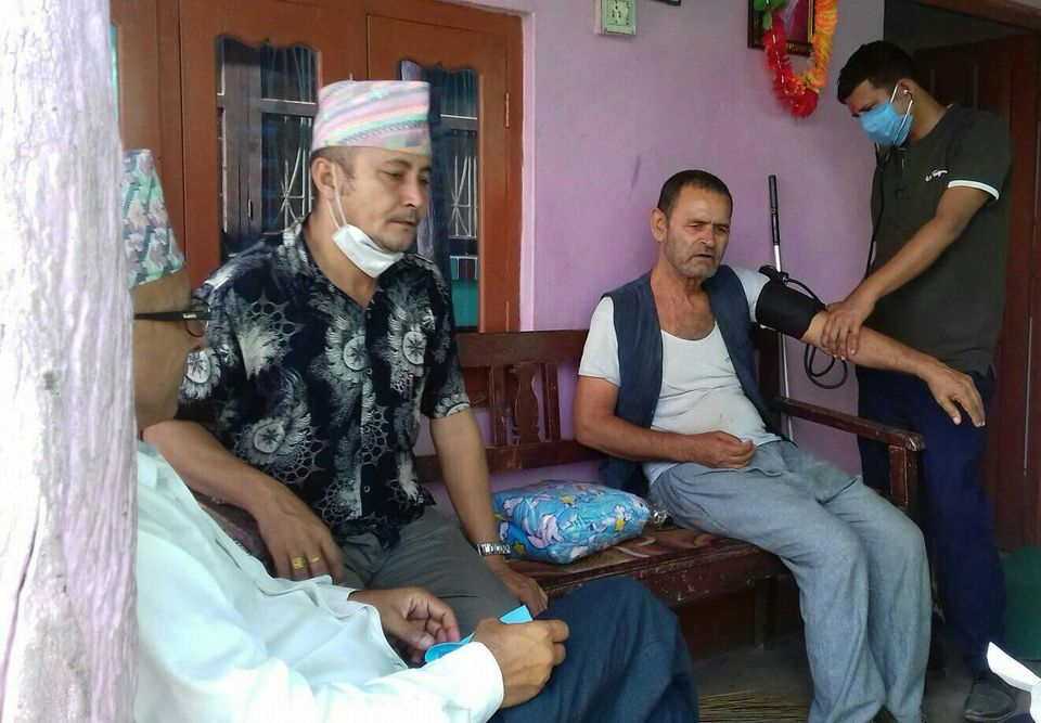 अशक्त ज्येष्ठ नागरिकलाई नगरपालिकाको कोसेलीः फलफुल र हर्लिक्स