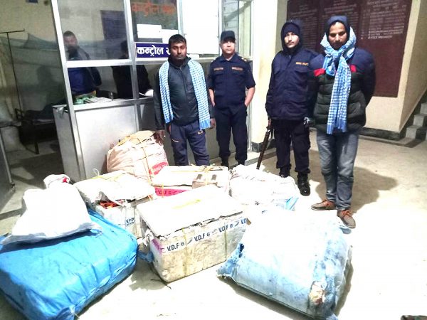 झण्डै १२ लाख बढिको अबैध समान भंसार बुझाईयो