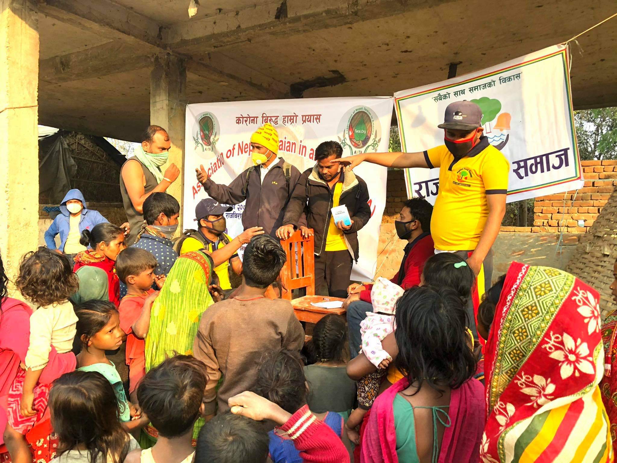 दलित विपन्नलाई निःशुल्क स्वास्थ्य सामग्री