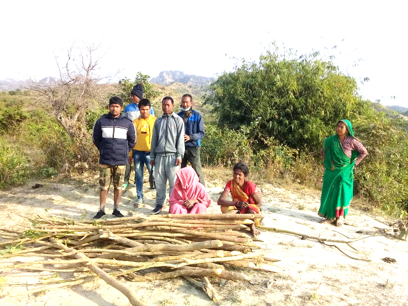 गस्ती बढाउदै बन उपभोक्ता समूह, दैनिक काँचो काठदाउरा बरामद्