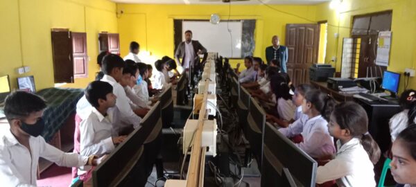 मावि नकटीरायपुरमा कम्प्युटर शिक्षाको पढाई हुन थालेपछि छात्रछात्राहरु उत्साहित