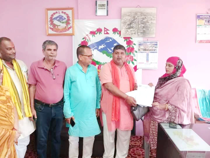 लोसपाद्वारा विभिन्न २० बुंदे माग राखी बुझायो राजविराज नगरपालिकालाई ज्ञापनपत्र