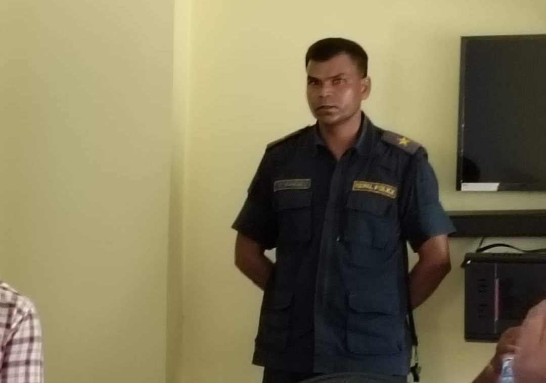 पत्रकार कुट्ने असई निलम्बित 