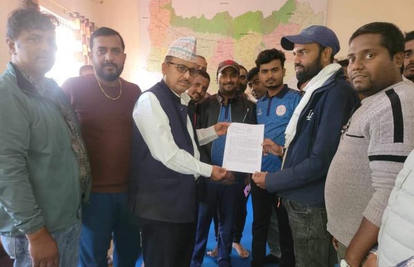 प्रतिष्ठान निर्माणको माग गर्दै सप्तरी युथले बुझायो ज्ञापनपत्र