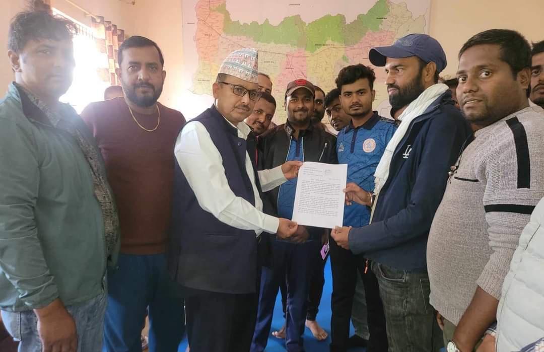 प्रतिष्ठान निर्माणको माग गर्दै सप्तरी युथले बुझायो ज्ञापनपत्र