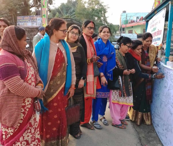 हस्ताक्षर अभियानमा समाजवादी महिला संघको सहभागिता