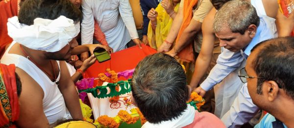 लोसपाद्वारा स्वर्गीय लौगीप्रति श्रद्धाञ्जली अर्पण