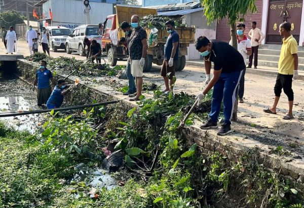 सप्तरी युथ नेपालद्वारा भलुवाही खोला सरसफाइ 