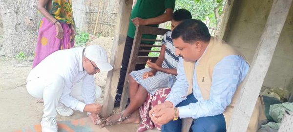 सप्तरीमा फलामे साङ्गालाले बाँधिएको युवाको उद्वार