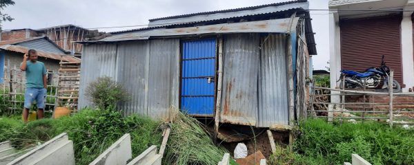 सडक भत्काएर अलपत्र छोड्दा घर भासिने जोखिम