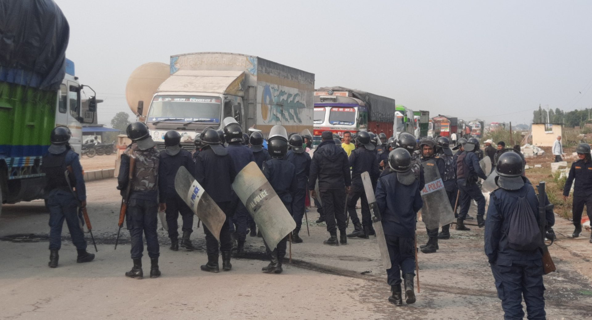 प्रशासनको मिलोमतोमा बजारको संरचना हटाइएको आरोप