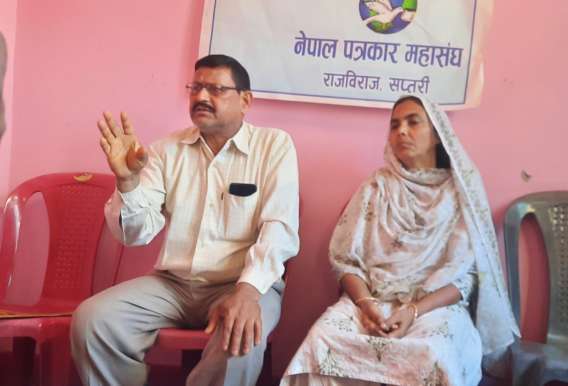 पन्ध्र लाख लिएर युवक फरार, पैसा माग्दा खान्दान मेटाई दिने धम्की