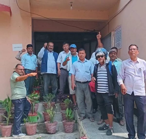 शिक्षा विकास इकाई कार्यालय सप्तरीको कार्यालयमा तालाबन्दी