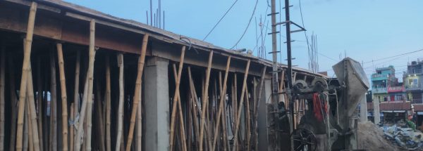 महुलीमा गुणस्तरहीन सामाग्रीबाट गिलेशनको छ्त ढलान, स्थानीयको विरोध