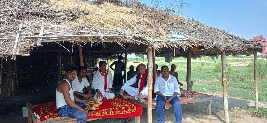 गोवरगढाबासीको समस्या बुझ्न पुगे डा. राउत