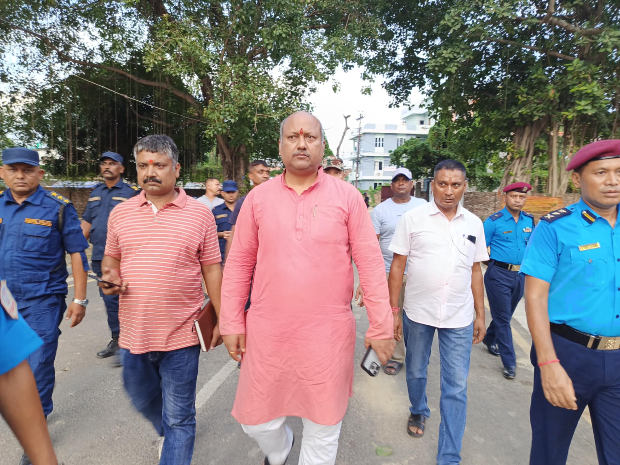 मुख्यमन्त्री सिंहद्वारा प्रदेश प्रहरी गणको स्थल निरीक्षण