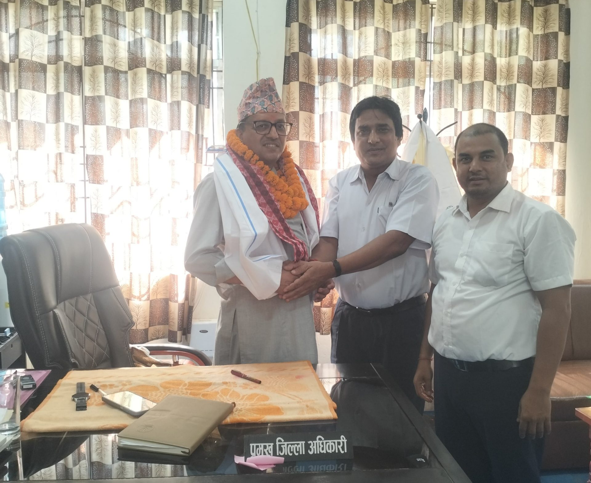 ट्रेड यूनियन अध्यक्ष  झाद्वारा नवागंतुक प्रजिअ पोखरेललाई स्वागत