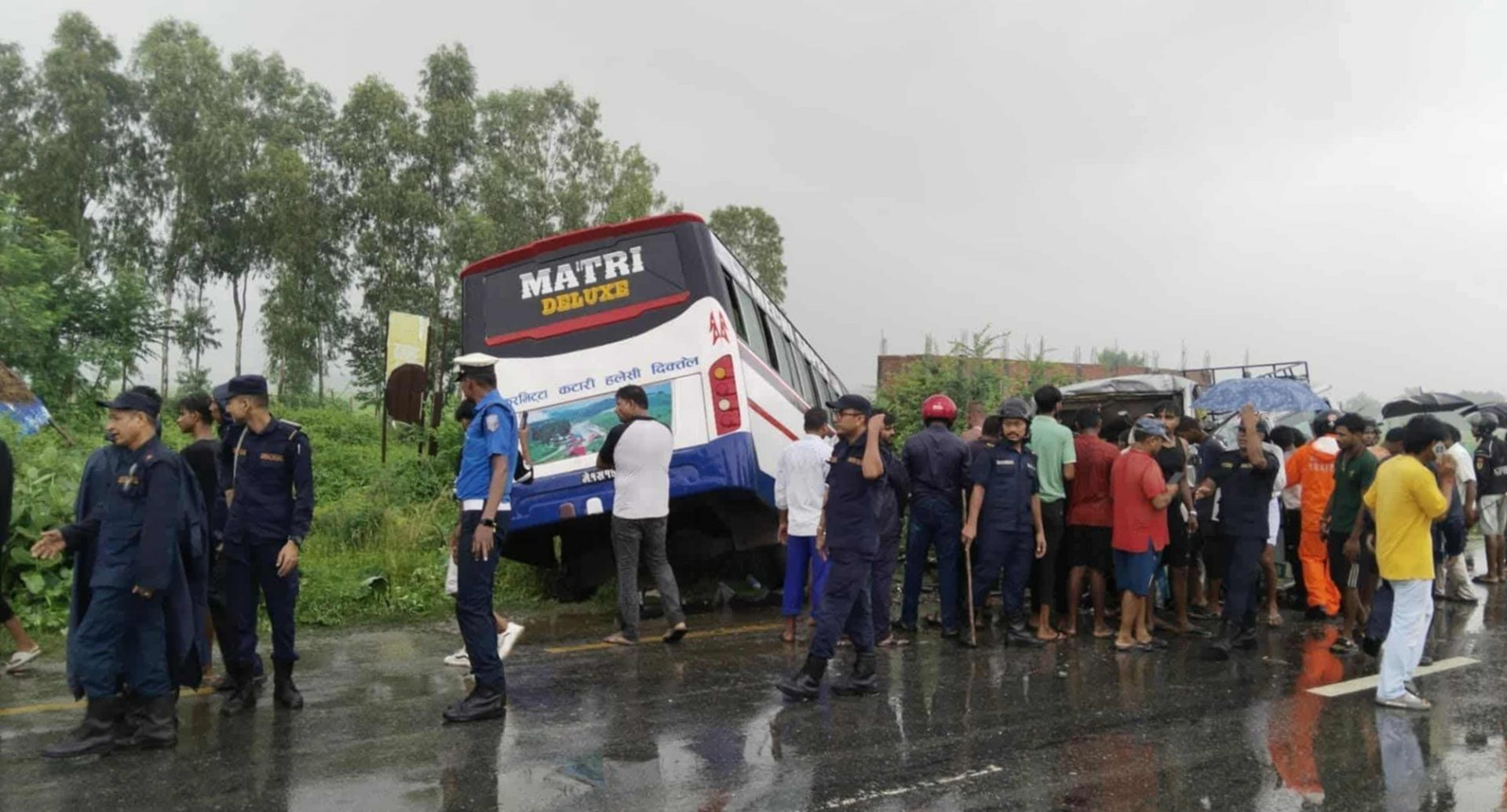 सुनसरीको जमुवामा दुर्घटनामा ३ जनाको मृत्यु, दर्जनौं घाइते 