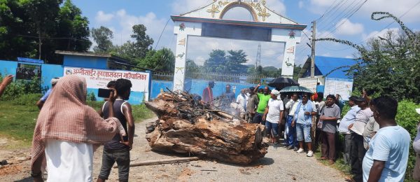 अग्नीसाइरका जनप्रतिनिधिहरुको राजिनामा माग गर्दै धर्ना तथा प्रदर्शन
