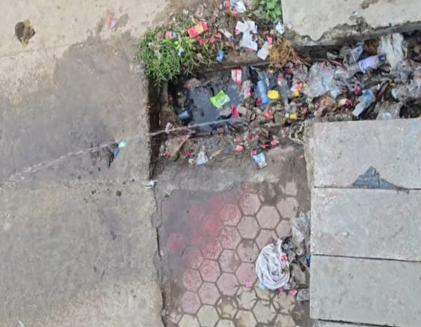 राजविराजमा खानेपानीको पाइप फुट्दा रोगको महामारी फैलिने खतरा