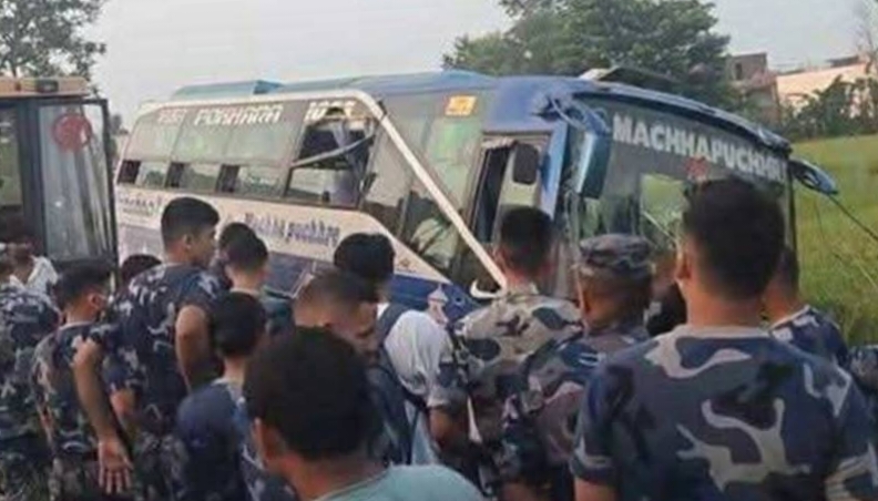 उमरीचौकमा बस दुर्घटना,१० जना घाइते