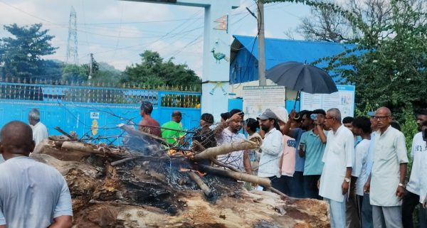 विदाको समय सरकारी गाडी चलाएको पाईएमा जलाउने चेतावनी 