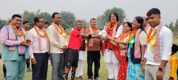 थ्री जिरो इकराहद्वारा फुटबल प्रतियोगिता आयोजना : डा. राउतले गरे उद्घाटन