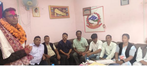 अग्नीसाइरको प्रमुख प्रशासकीय अधिकृतमा यादव हाजिर :कार्यवहाक अध्यक्ष र अध्यक्षले छुट्टाछुट्टै स्वागत