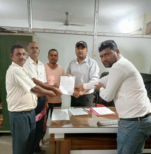 जनता माध्यमिक विद्यालय खुरहुरियाका प्रअ यादवलाई कारबाहीको माग