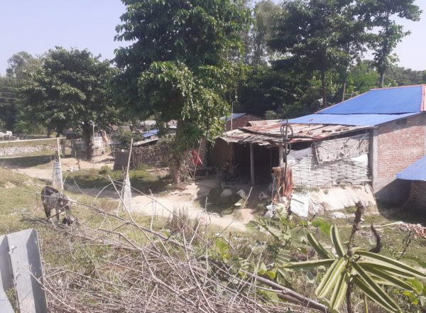 सुकुम्बासीको घर तोडफोड र उठीबासको प्रयास