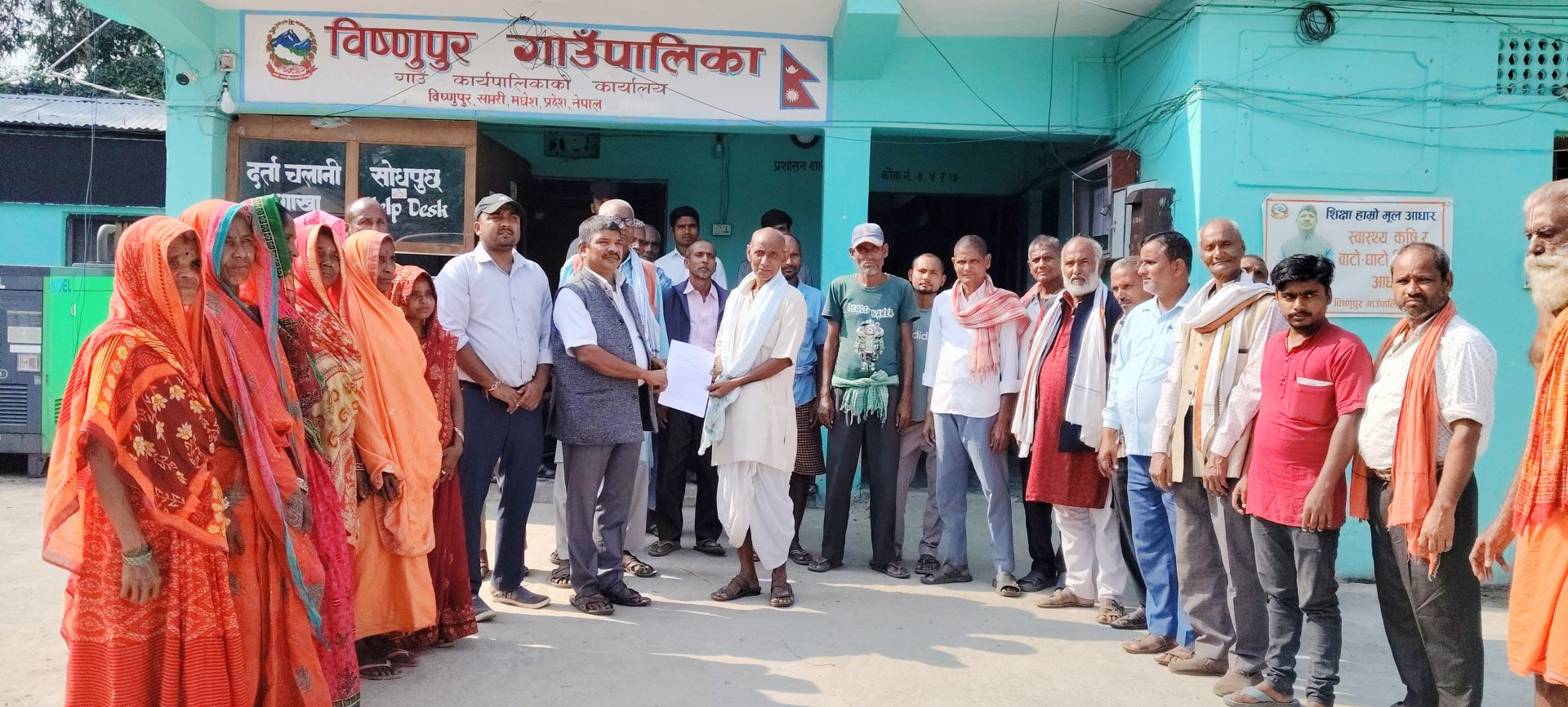 मावि खुरहुरीयाका प्रधनाध्यपक यादवलाई विद्यालय पठाउन माग