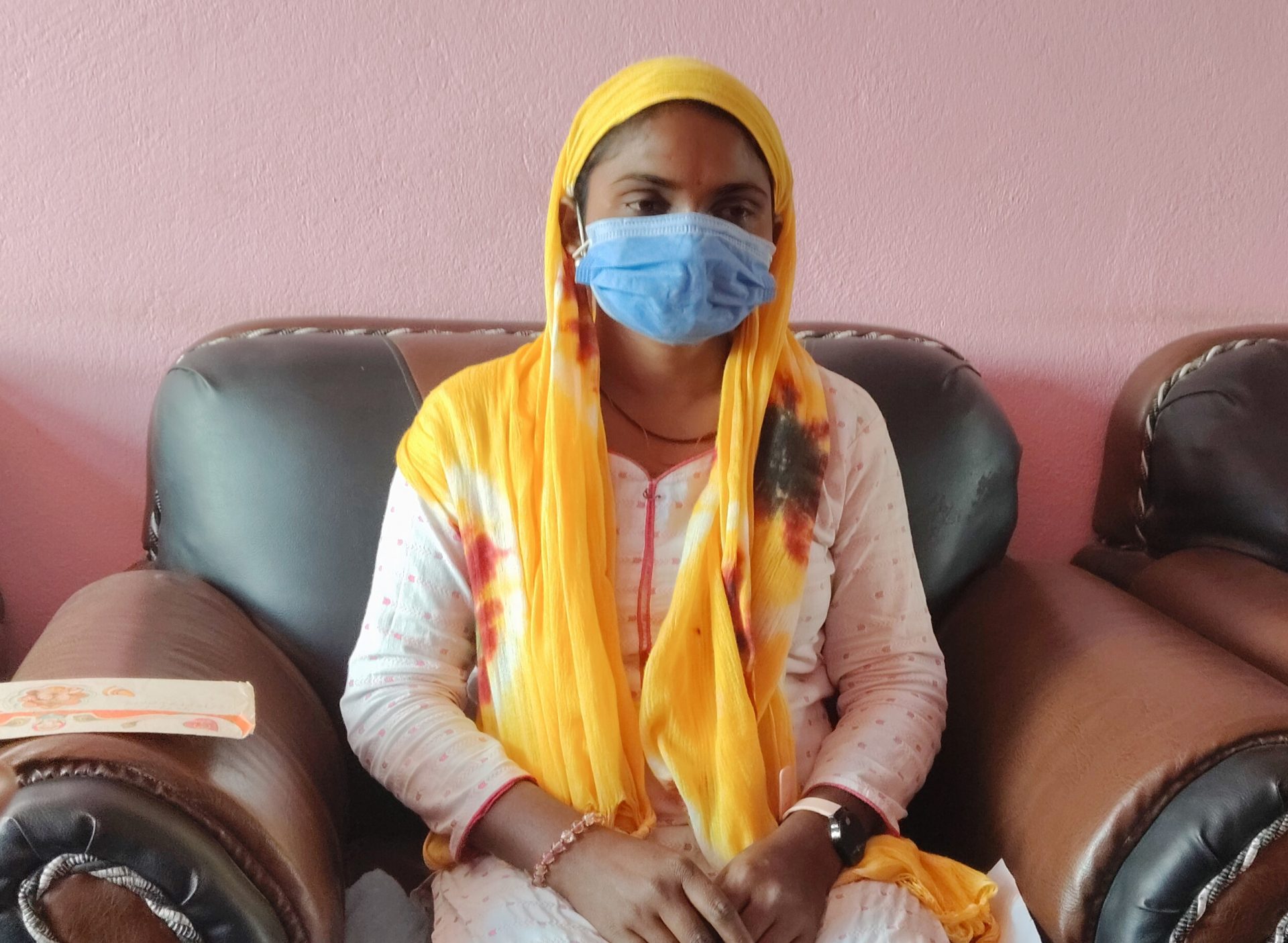 सप्तरीमा घर निकाला गरेपछि एक युवतीको विचल्ली